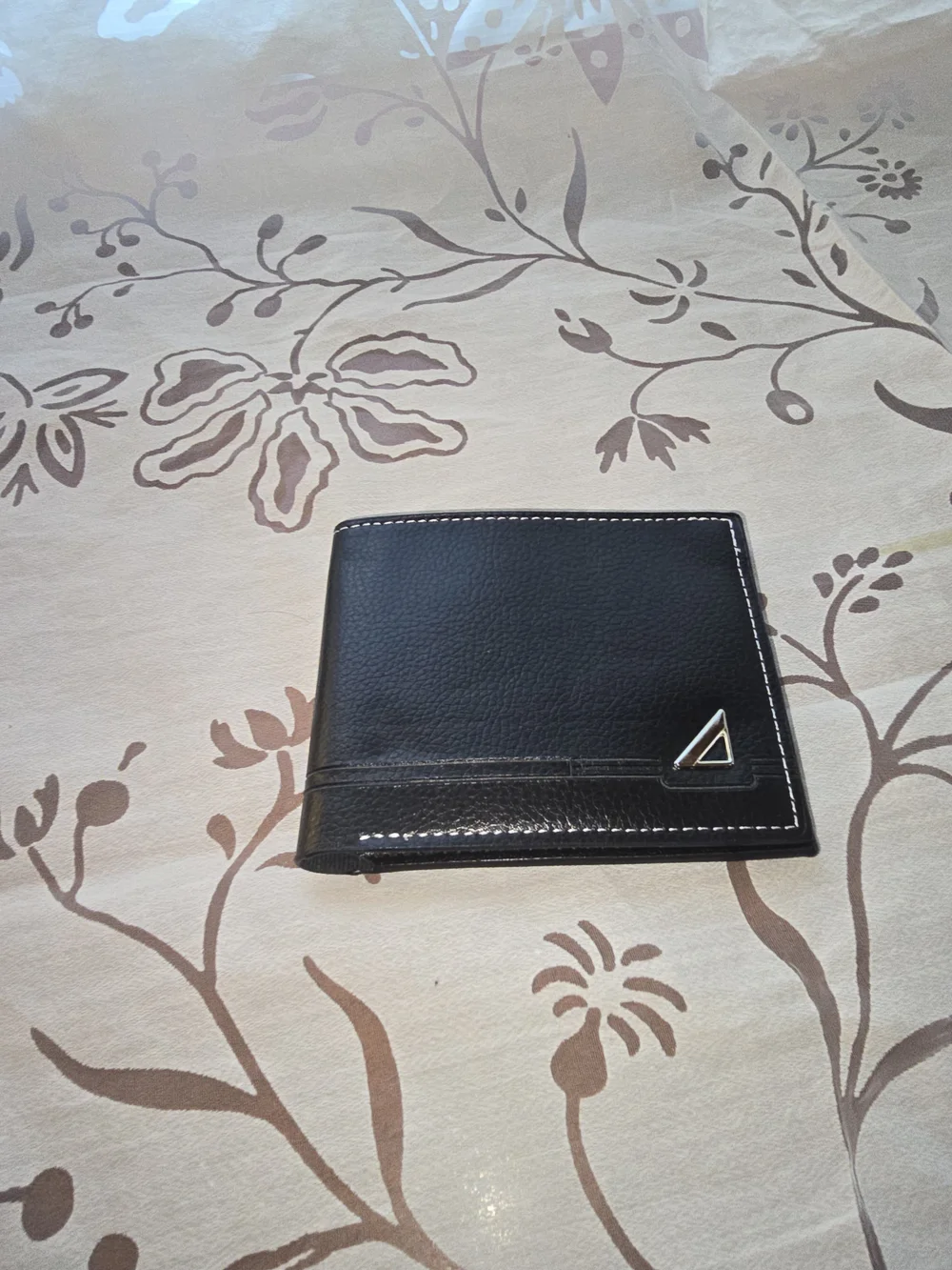 Men's Black Leather Bi-Fold Wallet with Metal Accent